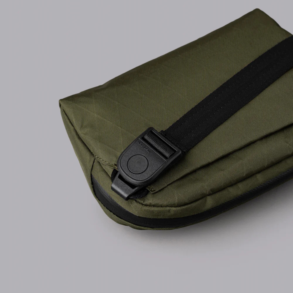 Alpaka Flight Sling 側肩包 1L