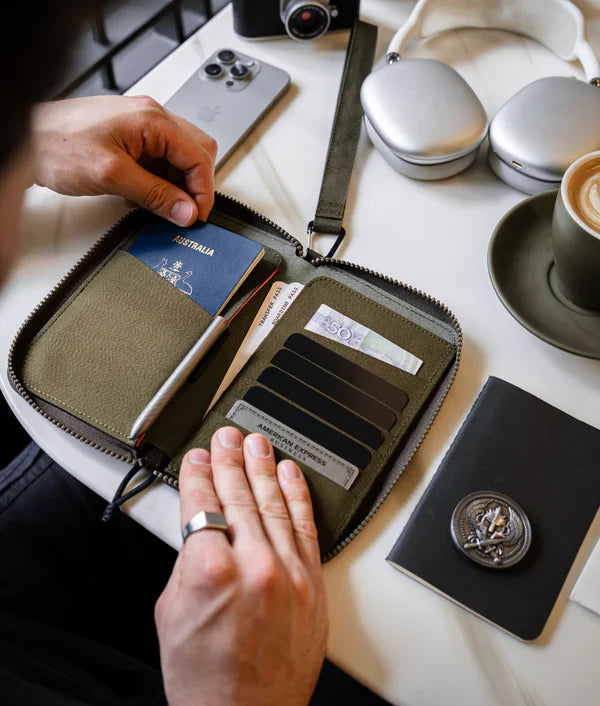 Alpaka Zip Passport Wallet 多功能護照錢包