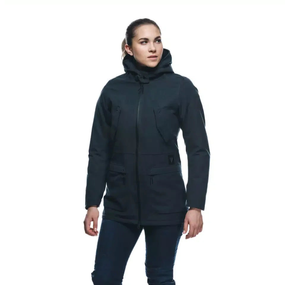 DAINESE DARSENA ABSØLUTESHELL PRO PARKA WMN 黑色女款外套官方內裡展示照,呈現可拆式保暖內裡、領口結構與外套內側收納機能