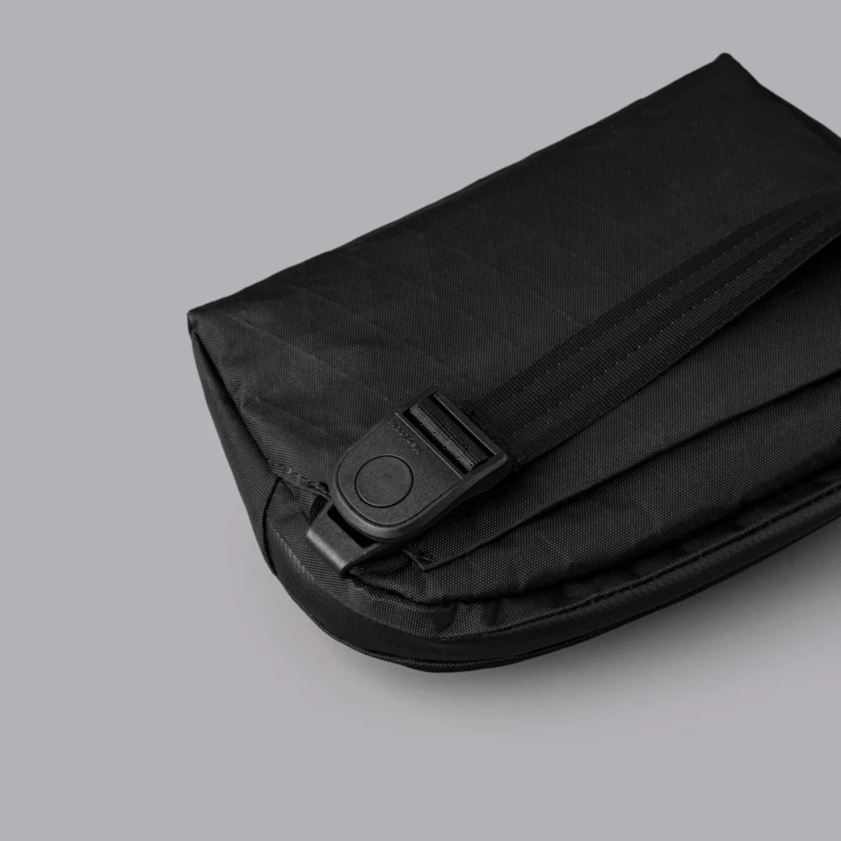 Alpaka Flight Sling 側肩包 1L