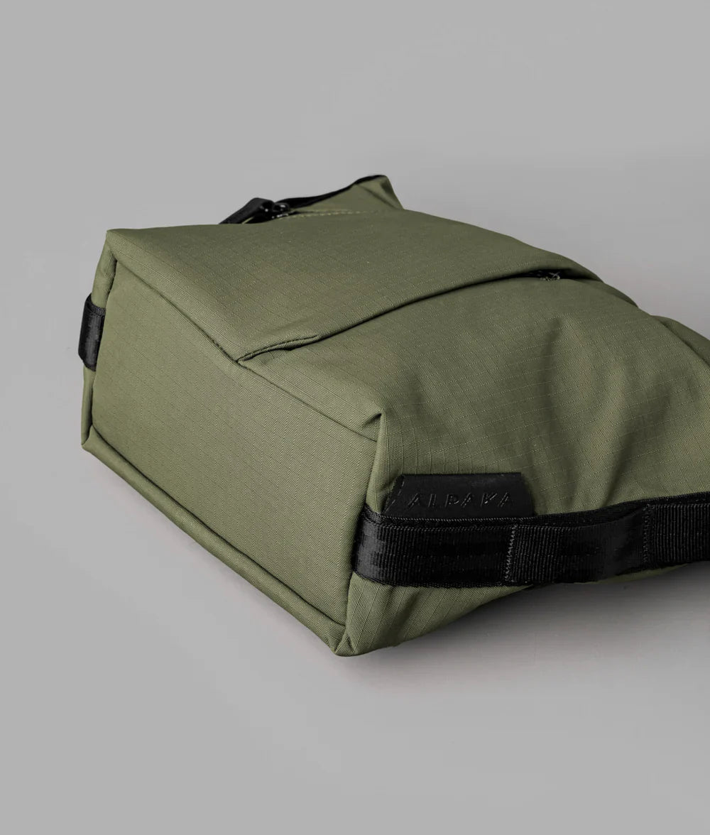 Alpaka Flow Satchel 側肩包