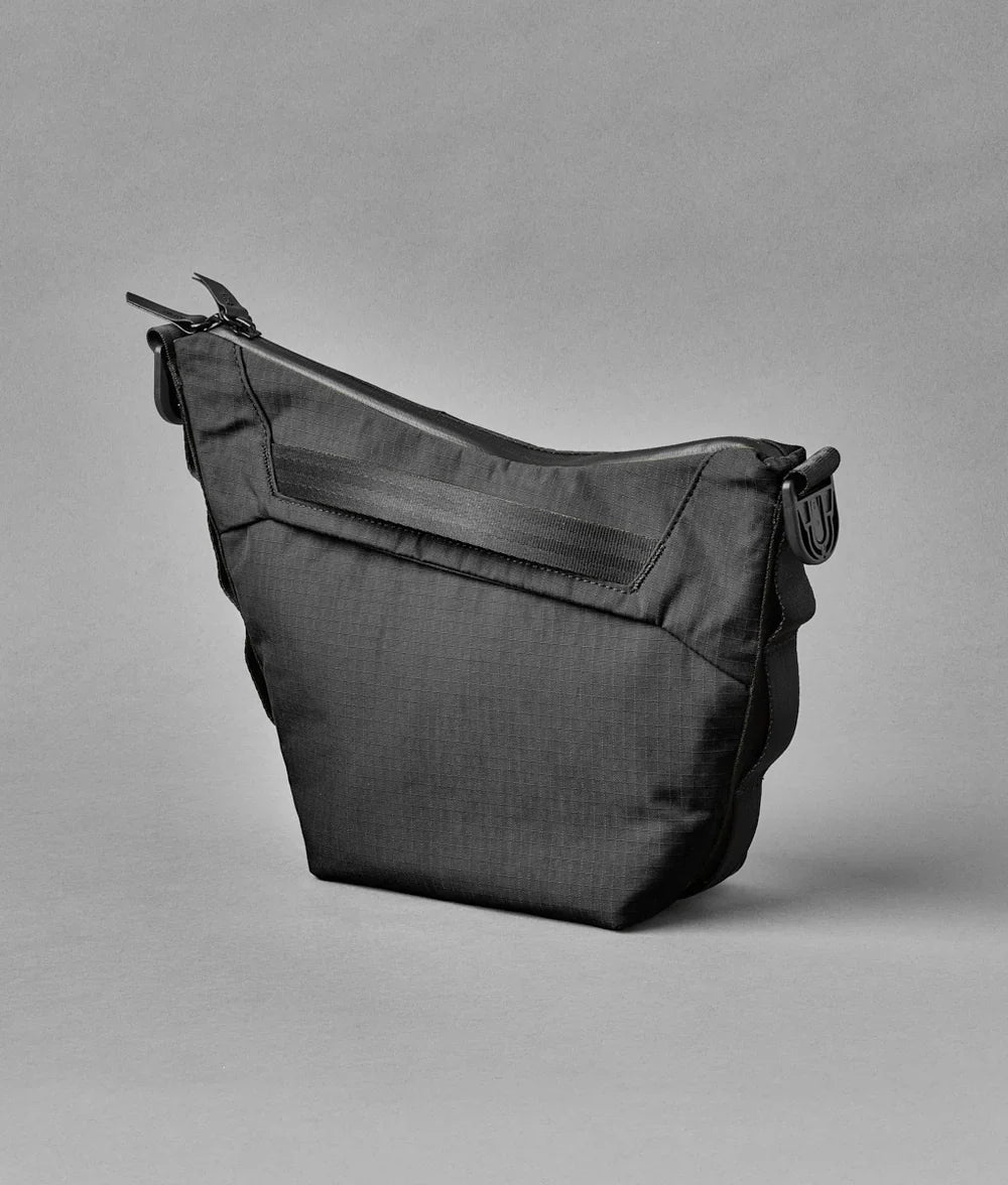 Alpaka Flow Satchel 側肩包