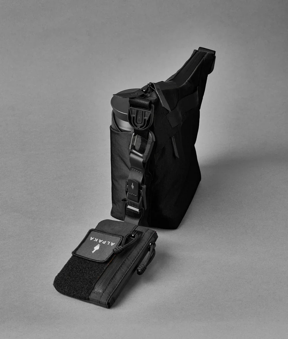 Alpaka Flow Satchel 側肩包
可與Hub相關配件連接