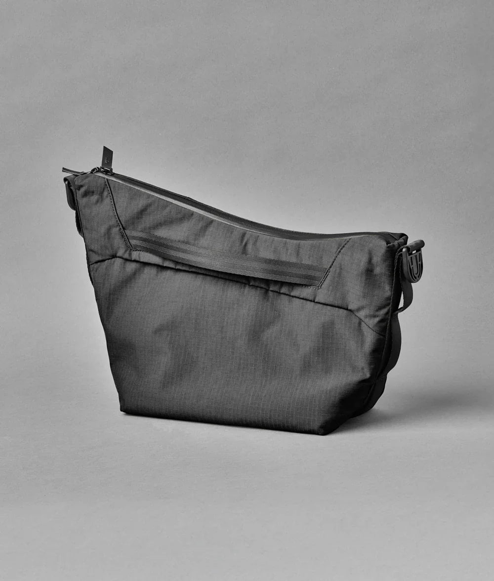 Alpaka Flow Satchel 側肩包