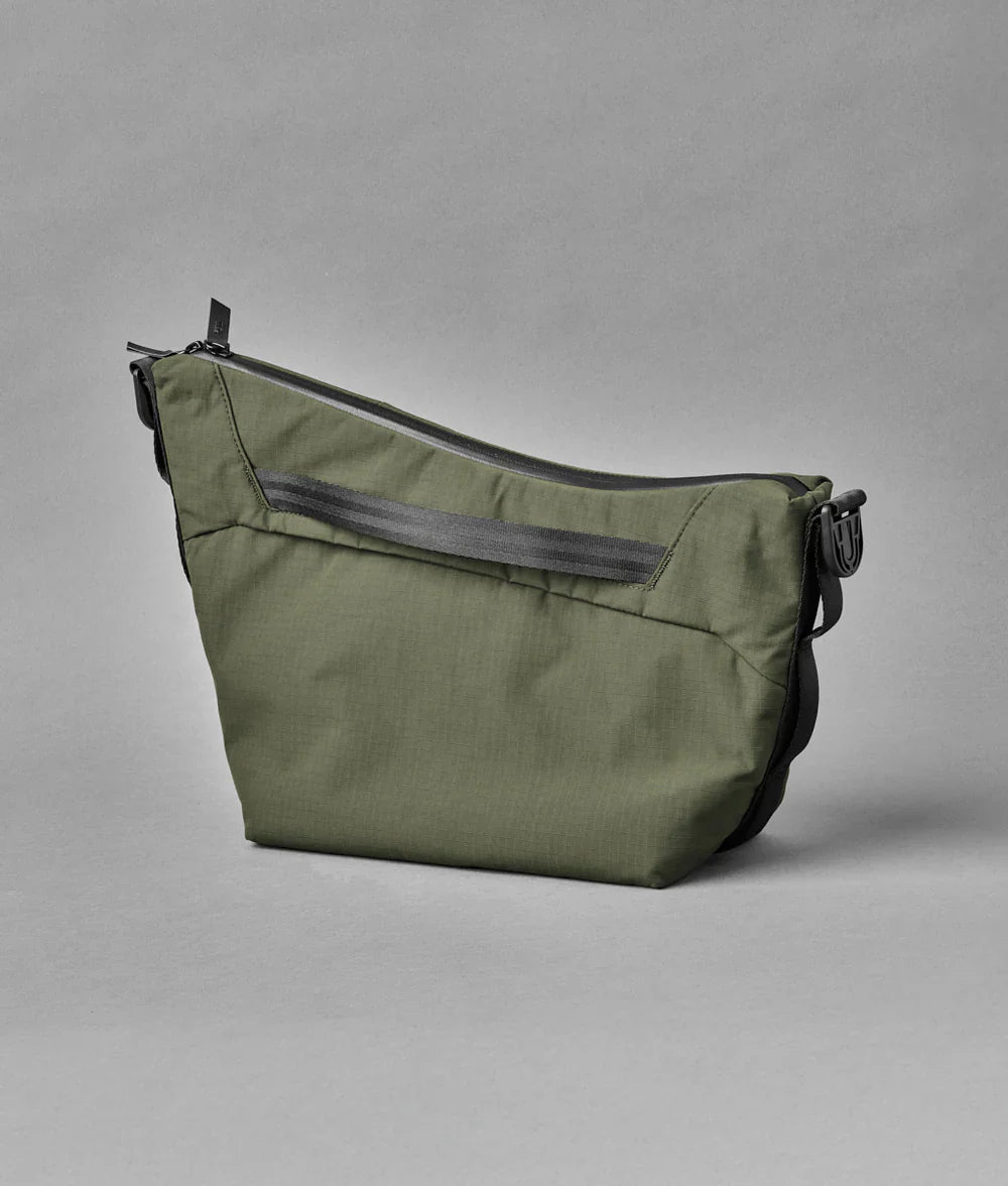 Alpaka Flow Satchel 側肩包