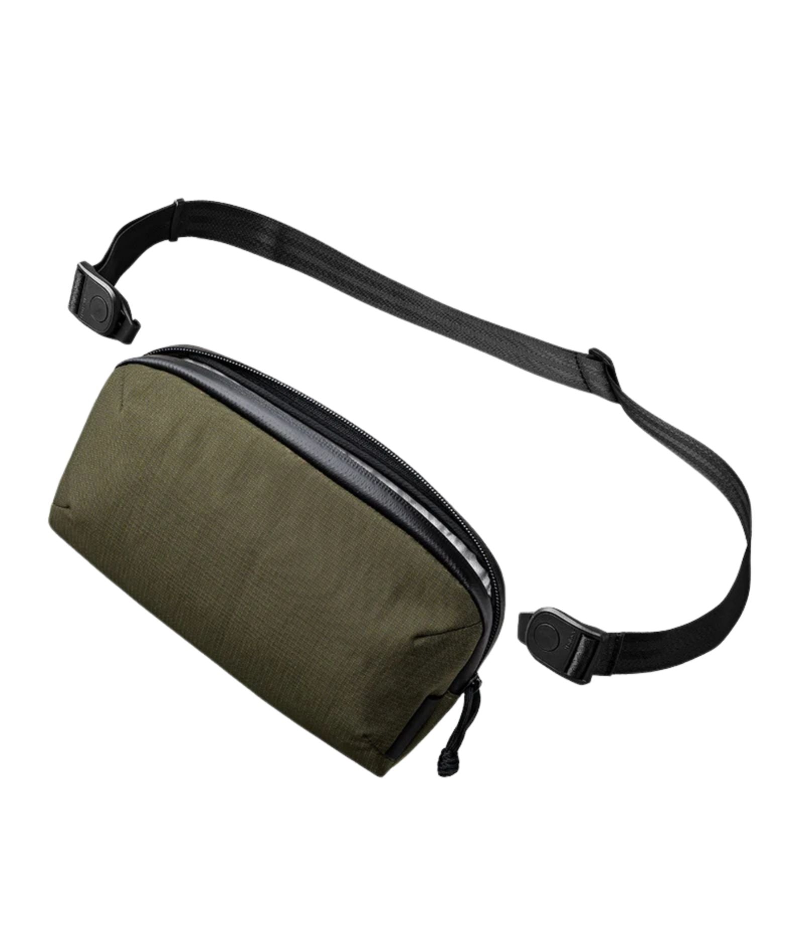 ALPAKA Flight Pouch Pro容量升級，可調肩帶與手腕帶，磁吸護照夾層+RFID防盜，旅行收納更高效安全！