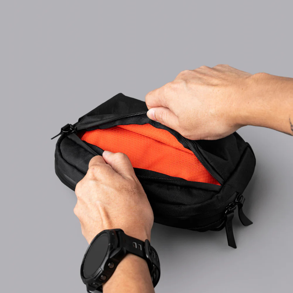 Alpaka Flight Sling 側肩包 1L