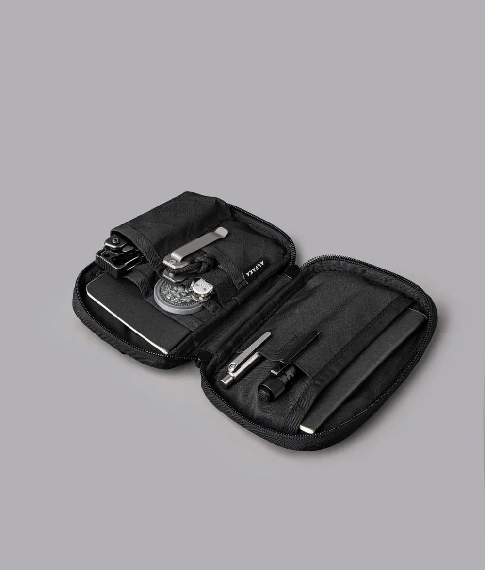 7 個內部口袋，可放置 EDC 工具