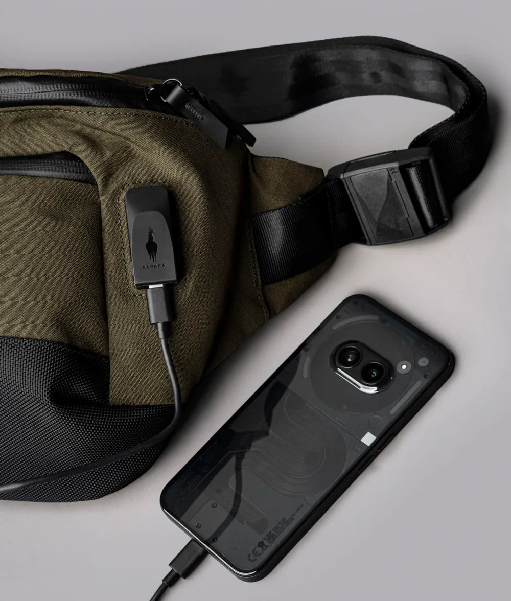 配備 USB-C 充電埠，方便隨時為電子設備充電。