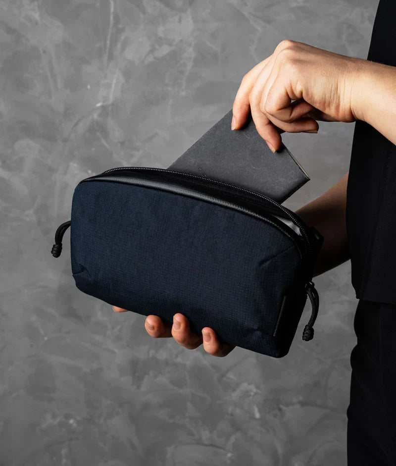 Alpaka Flight Pouch Pro 防盜刷2in1手機護照包