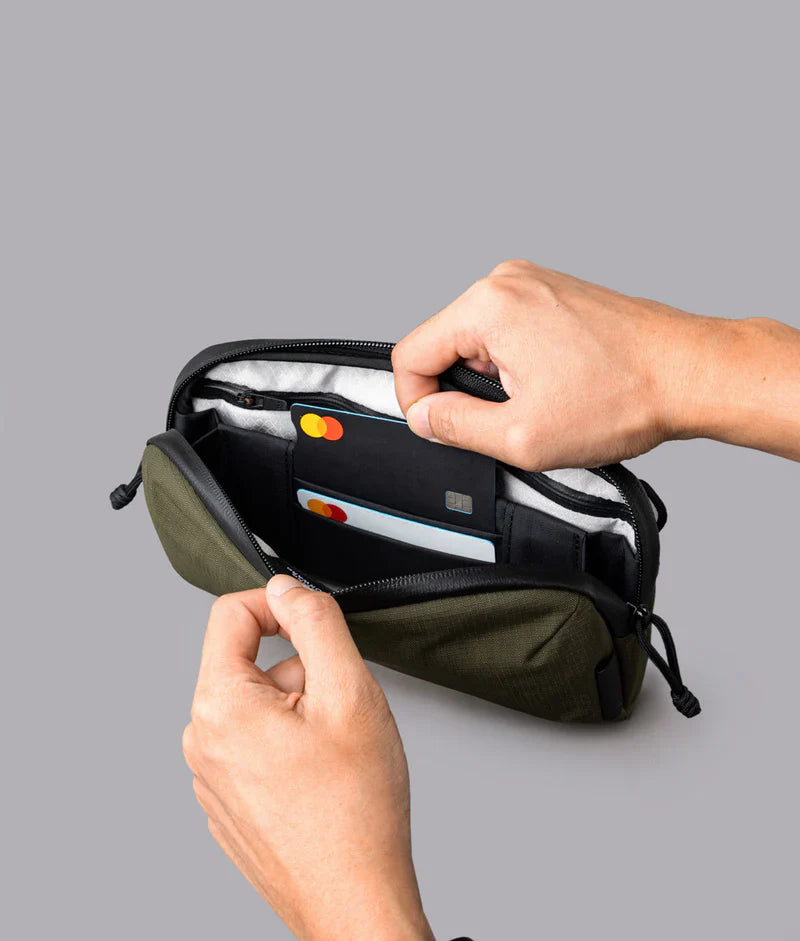 ALPAKA Flight Pouch Pro容量升級，內部分隔設計，分類收納更井然有序。