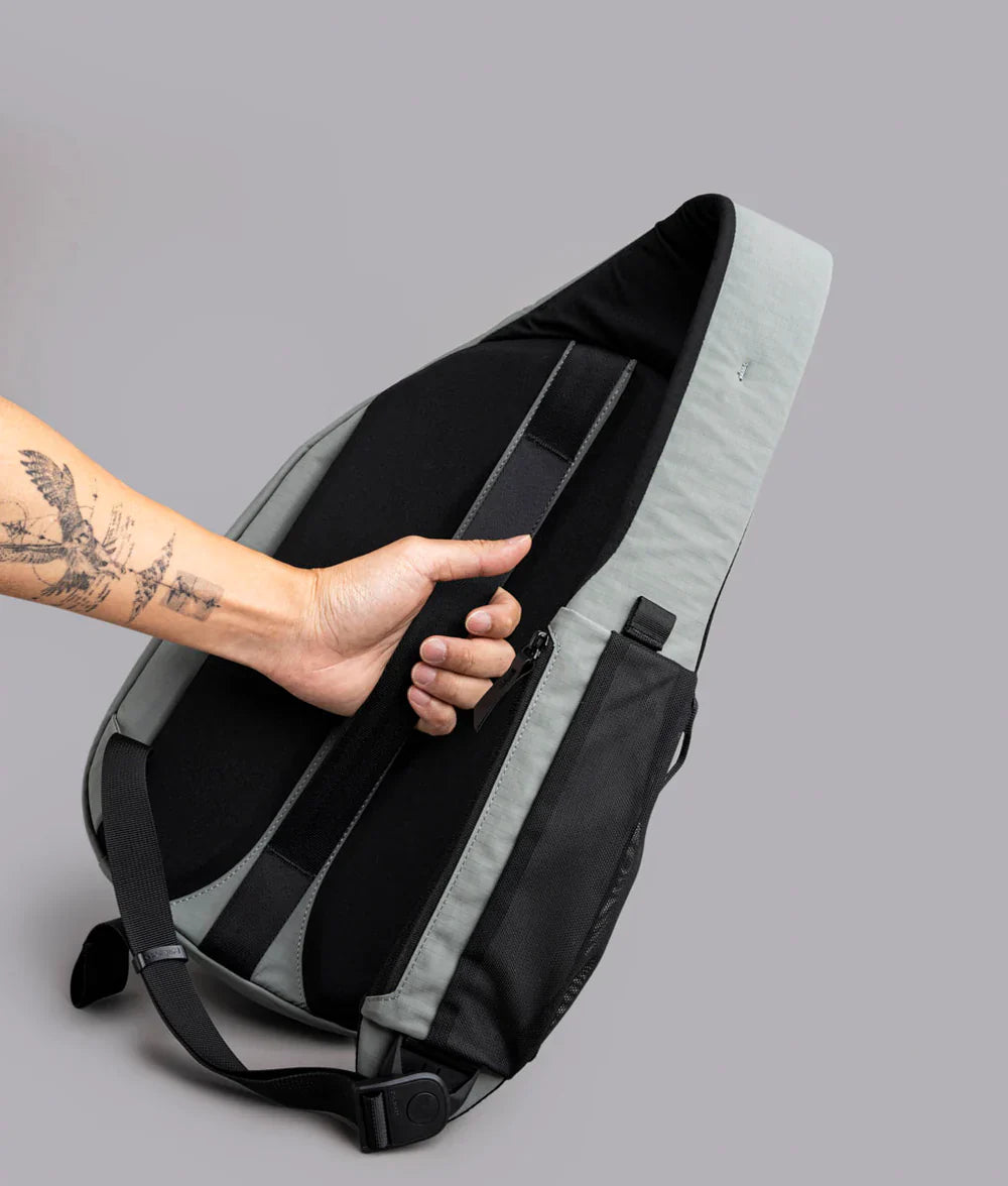 ALPAKA Metro Crossbody 肩背包 7.5L