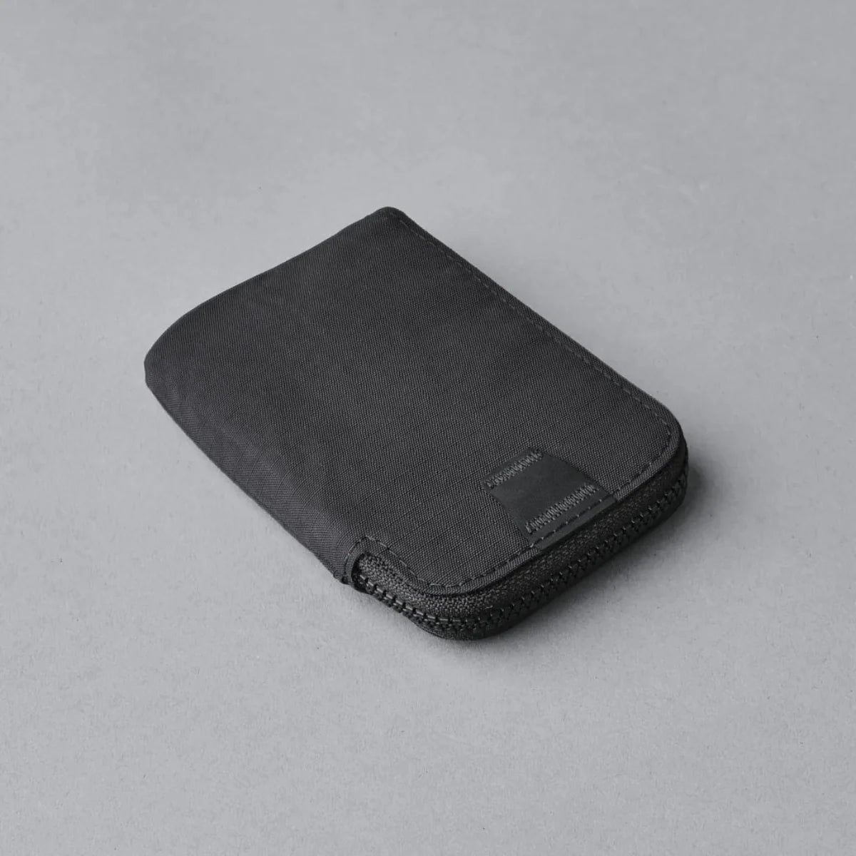 防水 YKK 拉鍊 - 高品質拉鍊，提供額外防護