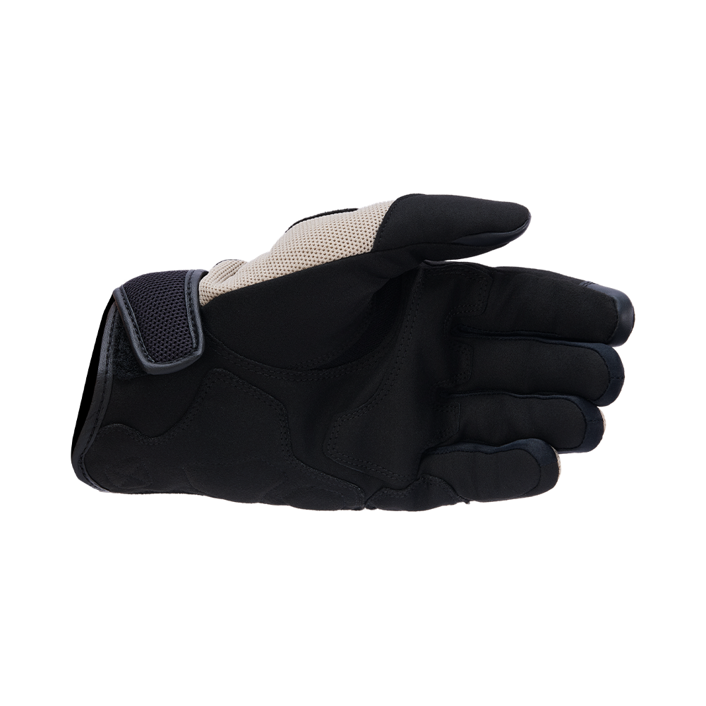 Alpinestars IGNITE GLOVES 機車手套商品照片，提供黑 米白、橘紅 黑、金屬銀 黑、靛藍 黑等配色，呈現手套版型、防護部件與縫製細節，方便顧客選購前比對外觀與剪裁樣式。