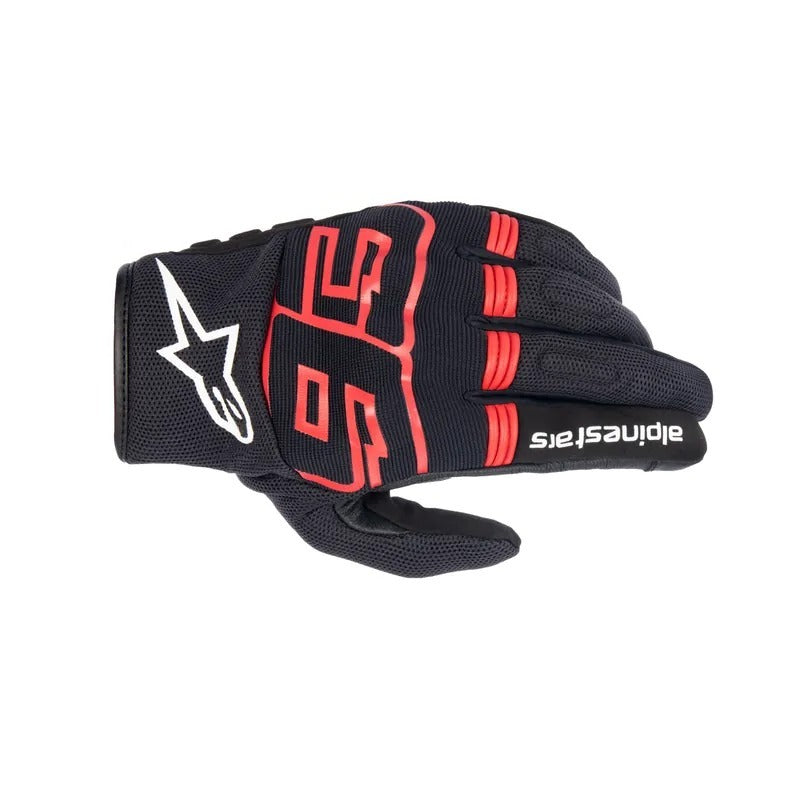 Alpinestars MM93 LOSAIL V2 GLOVES 機車手套商品照片，提供黑螢光紅、黑瀝青亮紅、黑亮紅深灰等配色，呈現手套版型、防護部件與縫製細節，方便顧客選購前比對外觀與剪裁樣式。