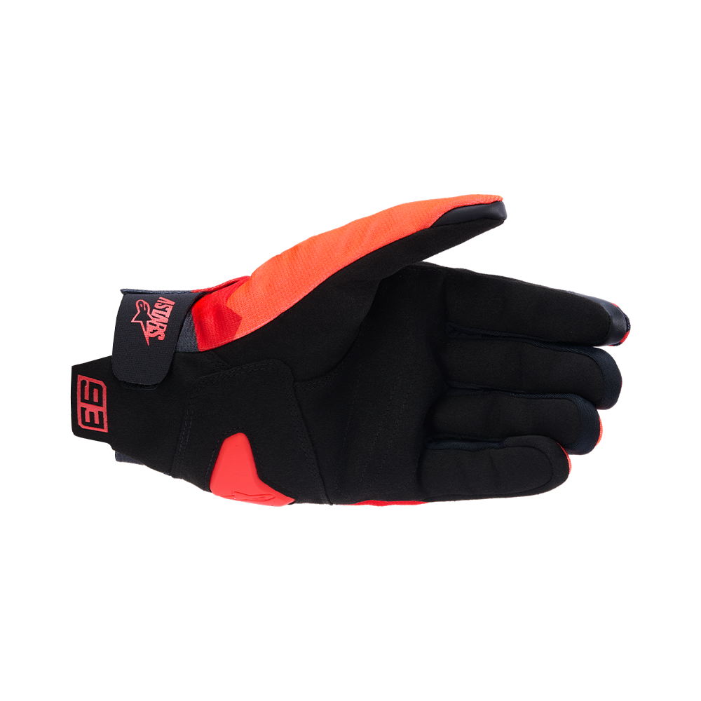 Alpinestars MM93 REEF V2 GLOVES 機車手套商品照片，提供黑色 亮紅色 白色、黑色亮紅色、螢光紅 鮮紅 黑等配色，呈現手套版型、防護部件與縫製細節，方便顧客選購前比對外觀與剪裁樣式。