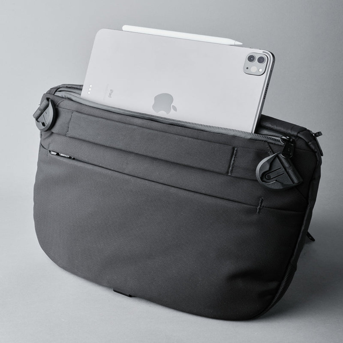 Alpaka Bravo Sling Max V2 側肩包｜限量黑色防水款