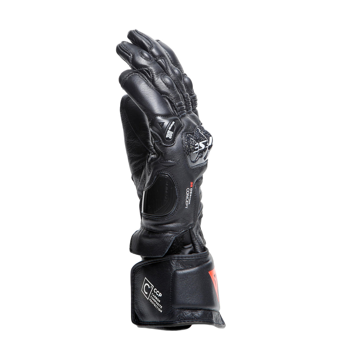DAINESE CARBON 4 LONG LEATHER GLOVES 袖口特寫，展示CCP碳纖維複合防護標誌與魔鬼氈束帶，黑色皮革縫線工藝清晰可見，全黑競技長手套袖口細節