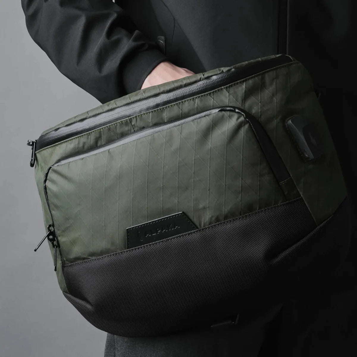 Alpaka Bravo Sling Max V2 側肩包｜限量黑色防水款