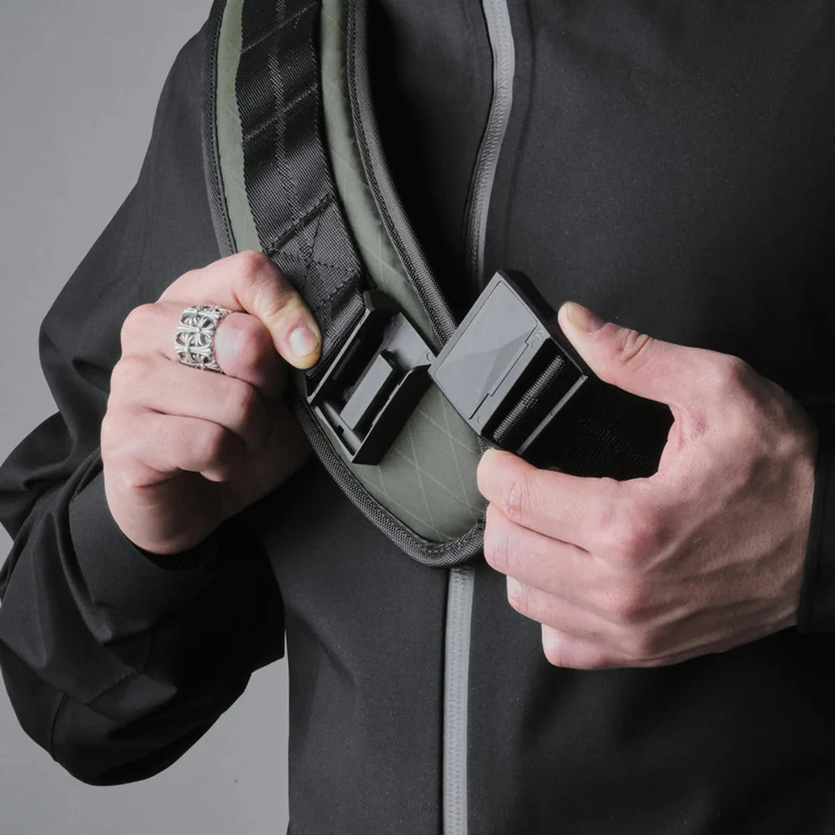 Alpaka Bravo Sling Max V2 側肩包｜限量黑色防水款