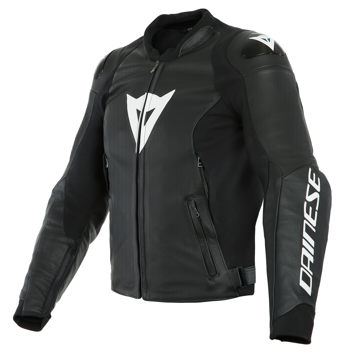 DAINESE SPORT PRO PERF. LEATHER JACKET 打洞黑白賽道皮衣正面側角陳列照，可見肩部鋁合金護片、胸口拉鍊與DAINESE品牌標誌，運動貼身版型，頂級牛皮革製作適合激烈操駕使用