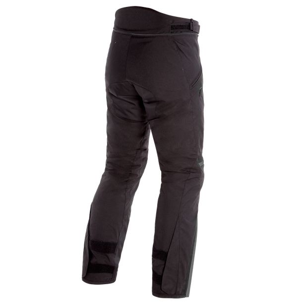 DAINESE TEMPEST 2 D-DRY PANTS 背面腰部特寫商品照，白底陳列展示腰際魔鬼氈調整帶與後臀立體剪裁結構，D-Dry防水膜搭配Cordura布料製作